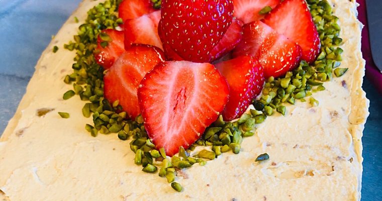 [basenüberschüssig] Bohnenkuchen mit Mango Frostig und Erdbeeren – Rezept